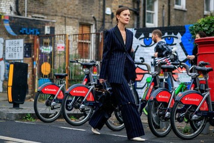 jo ellison, navy blue suits, striped suits, loose pants, black leather bag, pearl earrings, fashion week, frenchystyle, FW, jonathan paciullo, street style, atmosphere details, horizontal, full length