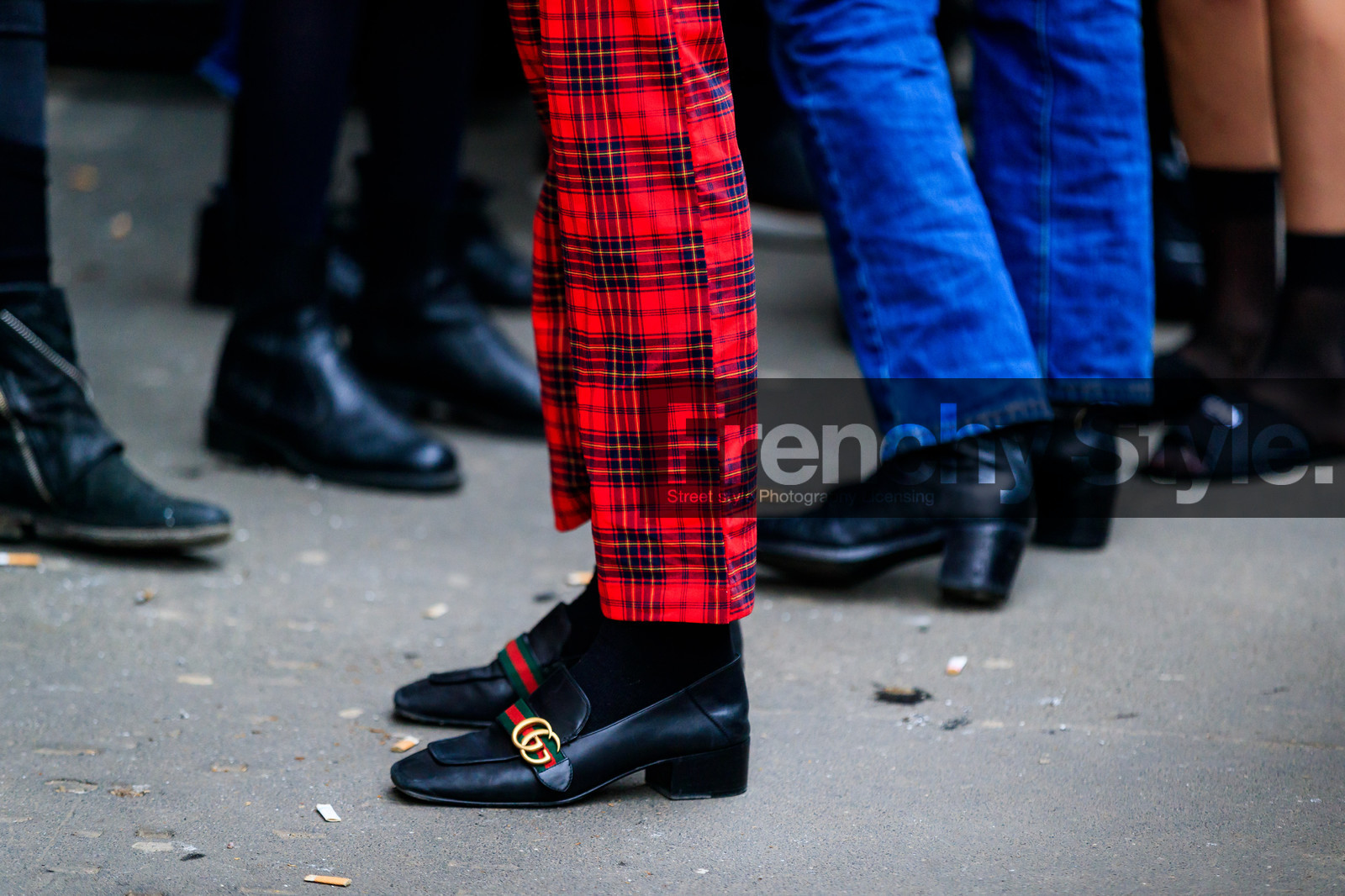 atmosphere details, AUTUMN WINTER 2017-2018, AW 17-18, black loafers, black shoes, checked pants, detail, FALL WINTER 2017-2018, fashion week, frenchystyle, FW, FW 17-18, graphic pants, gucci, horizontal, jonathan paciullo, leather shoes, MFW, MILAN, plaid, printed pants, red pants, street style, tartan, trousers
