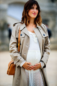 jeanne damas, beige trench coat, camel leather bag, shoulder bag, dior bag, lace blouse, laced skirt, white blouse, white skirt, fashion week, frenchystyle, FW, jonathan paciullo, street style, PFW, PARIS, SPRING SUMMER 2021, SS 21, vertical, atmosphere details, detail