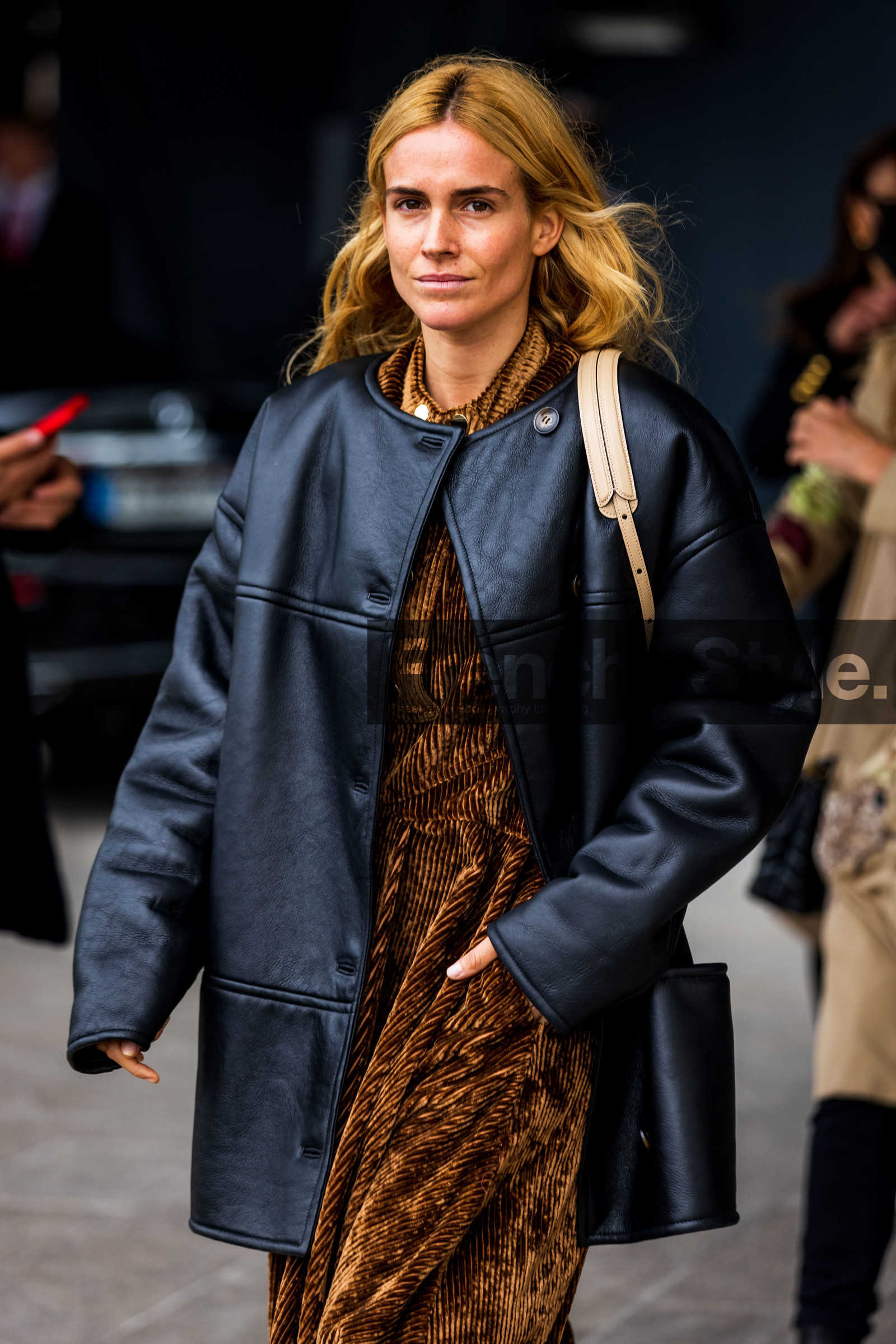 black coat, Blanca Miro, brown dress, coat, cordoroy dress, dress, leather coat, velvet dress, fashion week, frenchystyle, FW, jonathan paciullo, street style, PFW, PARIS, SPRING SUMMER 2022, SS 22, vertical, atmosphere details