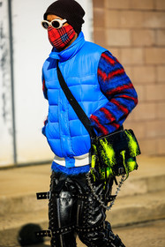 blue vest, sleeveless vest, white sunglasses, red plaid mask, stripes sweater, knitted sweater, wool sweater, black beanie, croco pants, leather pants, black pants, croco printed bag, black handbag, fashion week, frenchystyle, FW, jonathan paciullo, street style, NYFW, NEW YORK, AUTUMN WINTER 2022-2023, FALL WINTER 2022_2023, FW 22-23, vertical, atmosphere details