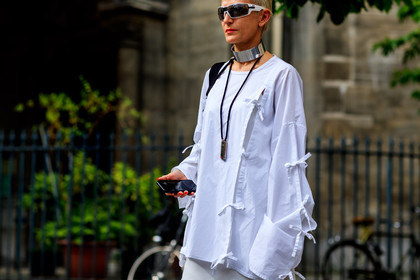 bow, choker, necklace, sunglasses, white shirt, PFW, fashion week, frenchystyle, FW, jonathan paciullo, street style, PARIS, horizontal, atmosphere details, detail, AUTUMN WINTER 2018-2019, FALL WINTER 2018-2019, FW 18-19