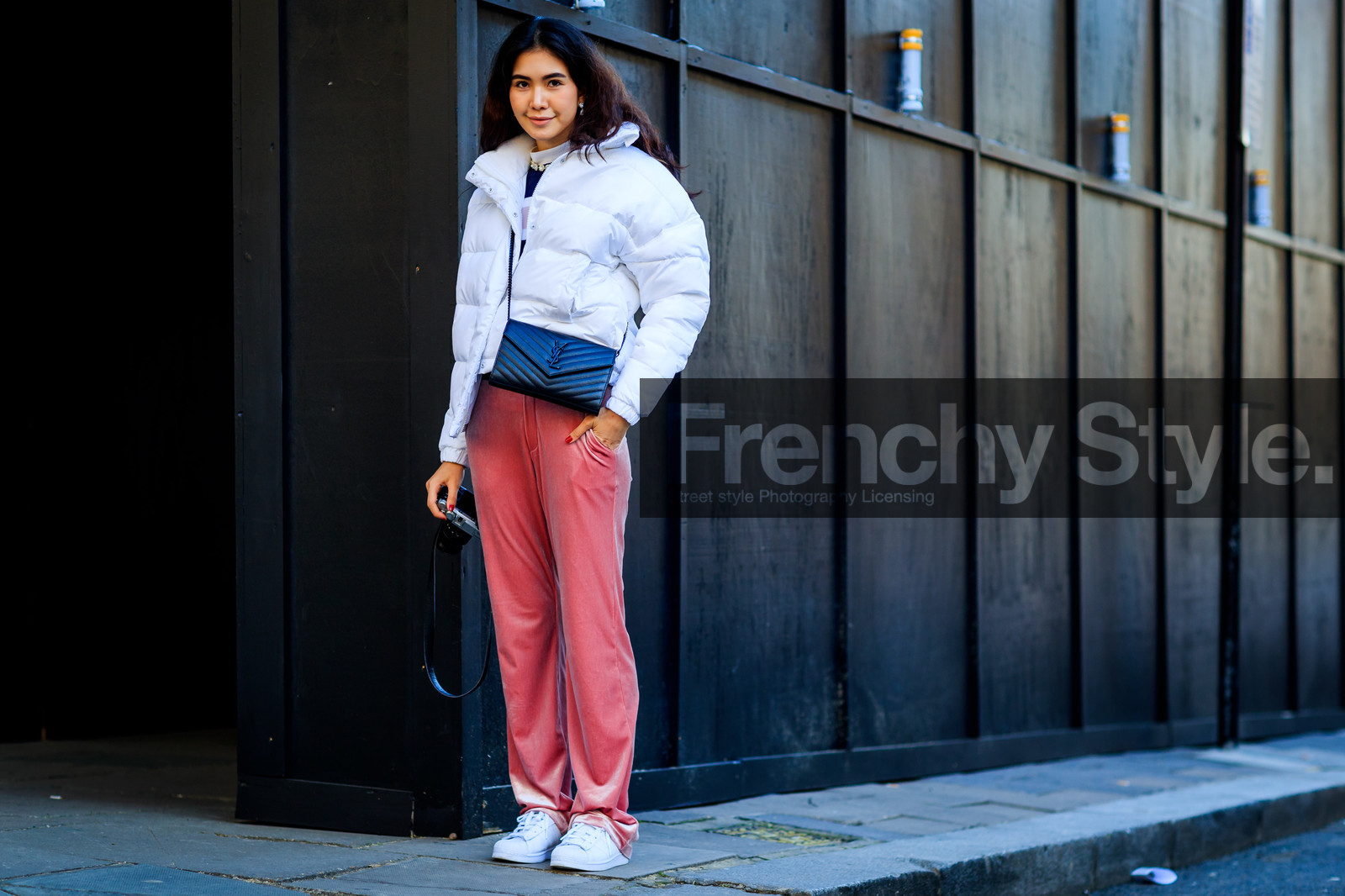 atmosphere details, AUTUMN WINTER 2017-2018, AW 17-18, black bag, down jacket, FALL WINTER 2017-2018, fashion week, frenchystyle, full length, FW, FW 17-18, horizontal, jonathan paciullo, leather bag, leather shoes, leather sneakers, LFW, LONDON, pink pants, saint laurent paris, street style, sweatpants, trousers, white jacket, white sneakers