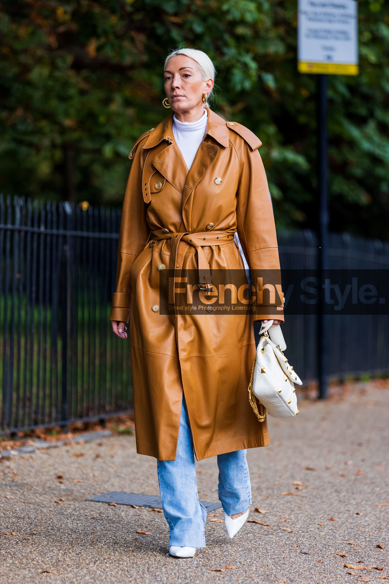 Olivia Buckingham, camel, trench, coat, leather, denim, pumps, slingback, white, handbag, valentino, loops, fashion week, frenchystyle, FW, jonathan paciullo, street style, SS 22, SPRING SUMMER 2022, LFW, LONDON, vertical, full length
