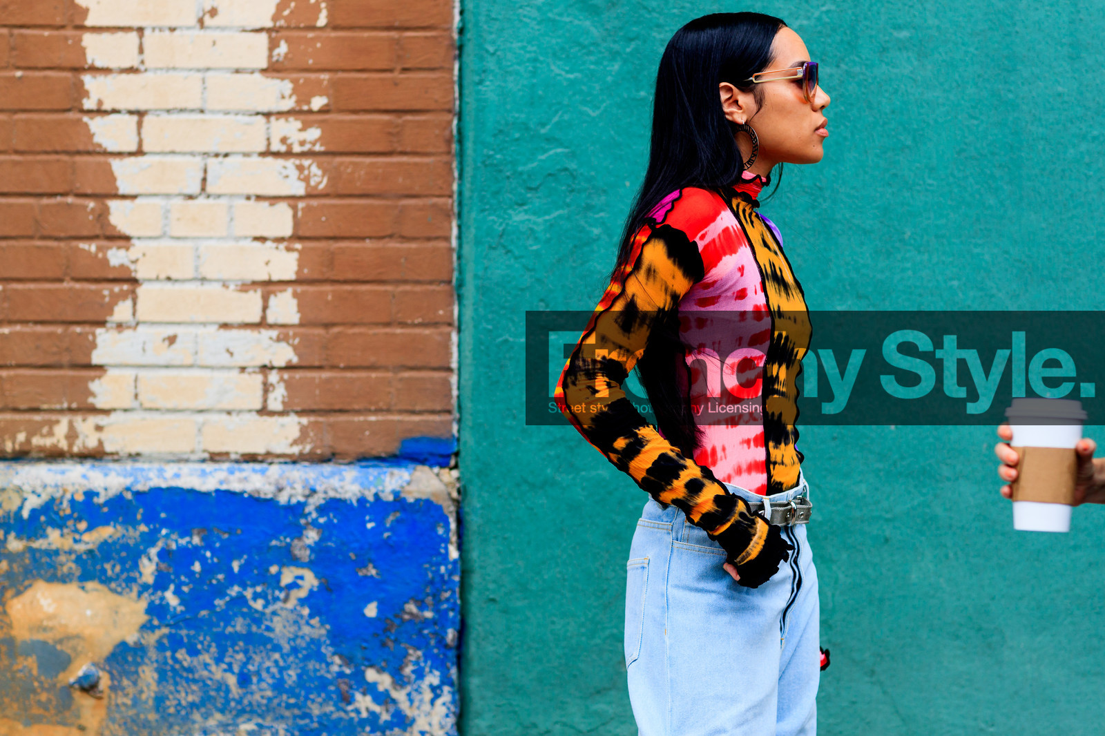 aleali may, blue denim, denim pants, jeans, metallic belt, multicolor sweater, orange, purple, red, sunglasses, tie & die, trousers, tye dye, street style, jonathan paciullo, FW, frenchystyle, fashion week, NYFW, NEW YORK, SPRING SUMMER 2019, SS 19, atmosphere details, horizontal, detail
