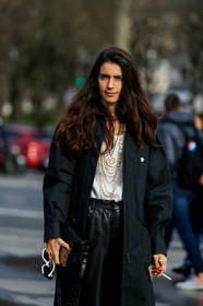 chiara totire, chanel bag, chanel jacket, chanel necklace, dark green parka, white t-shirt, black leather pants, black polish bag, long necklace, stone necklace, golden necklace, logo necklace, pearl necklace, close up detail, fashion week, frenchystyle, FW, jonathan paciullo, street style, PFW, PARIS, vertical, atmosphere details, detail
