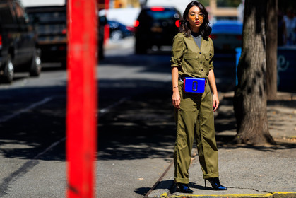 black shoes, blue bag, green jumpsuit, high heels, leather bag, leather shoes, trousers, varnished leather shoes, fashion week, frenchystyle, FW, jonathan paciullo, street style, NYFW, NEW YORK, SPRING SUMMER 2019, SS 19, atmosphere details, horizontal, full length