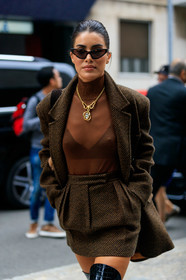 camila coelho, brown total look, brown jacket, brown skirt, brown top, turtleneck top, tweed jacket, tweed skirt, mini skirt, butterfly sunglasses, scale sunglasses, futurist shape sunglasses, chain necklace, charms necklace, golden necklace, fashion week, frenchystyle, FW, jonathan paciullo, street style, MFW, MILAN, SPRING SUMMER 2020, SS 20