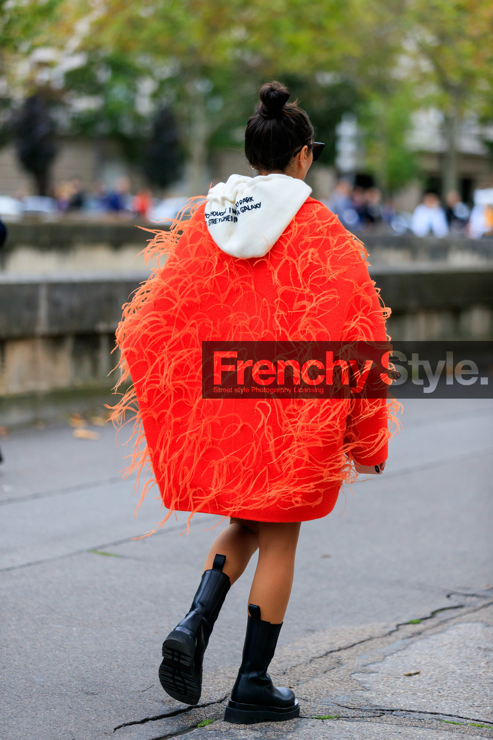 dana hourani, orange coat, white hoodie, letter embroidered pullover, valentino look, feather details, feather details coat, back details, black leather boots, flat boots, PARIS, PFW, SPRING SUMMER 2020, SS 20, fashion week, frenchystyle, FW, jonathan paciullo, street style, vertical, atmosphere details, detail