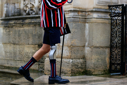 striped coat, striped socks, fur coat, red coat, white coat, navy blue coat, navy blue bermuda shorts, red socks, white socks, black leather derbie, close up detail, thom browne coat, thom browne shorts, thom browne socks, thom browne shoes, thom browne look, fashion week, frenchystyle, FW, jonathan paciullo, street style, PFW, PARIS, horizontal, atmosphere details, detail