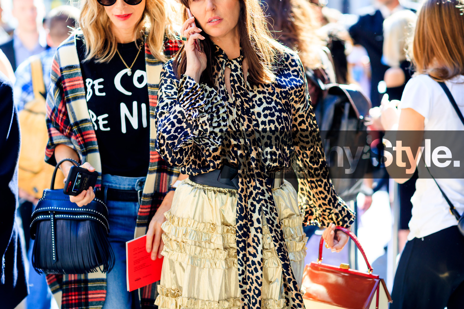 animal print, beige skirt, black belt, brown shirt, graphic shirt, leather bag, leather belt, leopard, printed shirt, red bag, ruffled skirt, fashion week, frenchystyle, FW, jonathan paciullo, street style, LFW, LONDON, SPRING SUMMER 2019, SS 19, atmosphere details, horizontal, detail