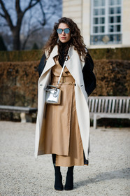 beige coat, black shoes, christian dior, leather bag, leather shoes, shiny bag, silver bag, sleeveless, sunglasses, trench coat, vêtements, white jacket, fashion week, frenchystyle, FW, jonathan paciullo, street style, PFW, PARIS, SPRING SUMMER 2017, SS 17, HAUTE COUTURE, vertical, full length