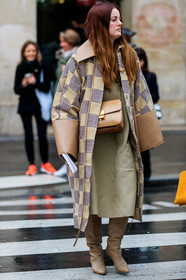 beige trench coat, beige leather boots, beige leather trench coat, camel leather trench coat, checked trench coat, navy blue trench coat, burgundy trenchcoat, light beige dress, high boots, animal skin bag, crossbody bag, camel leather bag, celine bag, oversize trench coat, fashion week, frenchystyle, FW, jonathan paciullo, street style, PFW, PARIS, vertical, full length