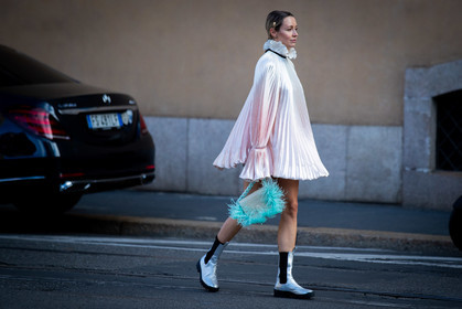 silk dress, pleated dress, high collar dress, ruffle dress, mini dress, long sleeves dress, nude dress, light pink dress, silvered boots, chelsea boots, flat boots, suede bag, suede clutch, feather details bag, feather details, feather details clutch, light beige bag, light beige suede bag, philosophy bag, philosophy look, philosophy dress, nataly osmann, street style, jonathan paciullo, FW, frenchystyle, fashion week, MFW, MILAN, SPRING SUMMER 2021, SS 21, horizontal, atmosphere details, full length