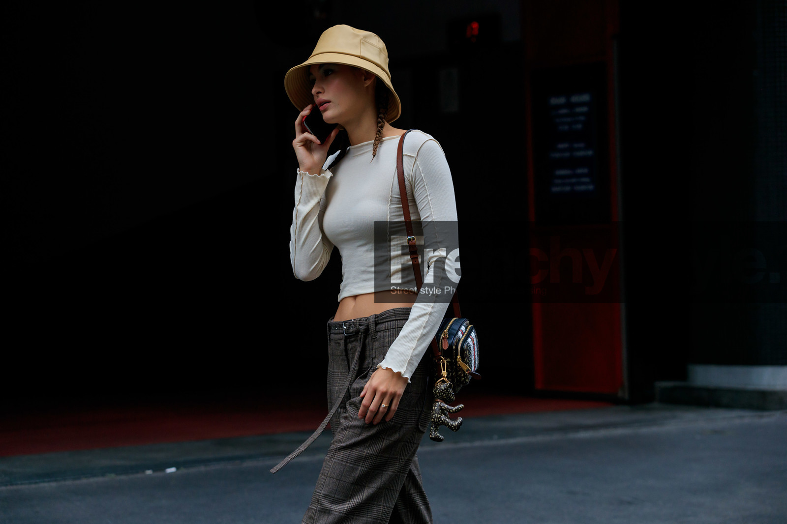 model, beige hat, leather hat, white top, long sleeves top, burberry bag, monogrammed bag, shoulder bag, brown leather bag, 90's look, close up detail, fashion week, frenchystyle, FW, jonathan paciullo, street style, MFW, MILAN, SPRING SUMMER 2020, SS 20