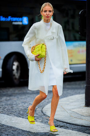 leonie hanne, white trench coat, sheer trench coat, neon green bag, neon yellow bag, neon green shoes, neon yellow shoes, neon yellow sandals, neon green sandals, neon yellow slippers, neon green slippers, plaited bag, bottega veneta bag, suede bag, golden chain strap bag, big chain strap bag, open toe shoes, open toe slippers, bottega veneta shoes, golden necklace, big chain necklace, yellow eyeliner, yellow eyeshadows, neon yellow earrings, dangling earrings, fashion week, frenchystyle, FW, jonathan paciullo, street style, PFW, PARIS, SPRING SUMMER 2021, SS 21, vertical, full length