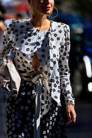 black and white, black dress, bottega veneta, earrings, floral, flowers, graphic dress, leather bag, leather shoes, leonie hanne, printed dress, red lips, white bag, white belt, white dress, fashion week, frenchystyle, FW, jonathan paciullo, street style, NEW YORK, NYFW, SPRING SUMMER 2020, SS 20, vertical, detail, atmosphere details