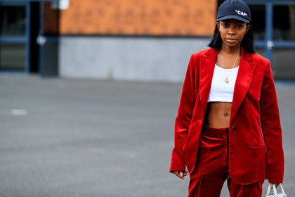 black cap, blazer, crop top, graphic bag, leather bag, monogram, printed bag, red jacket, red pants, red suit, trousers, vêtements, white bag, white top, fashion week, frenchystyle, FW, jonathan paciullo, street style, PFW, PARIS, atmosphere details, horizontal, detail, AUTUMN WINTER 2018-2019, FALL WINTER 2018-2019, FW 18-19
