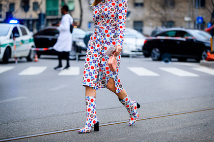 atmosphere details, AUTUMN WINTER 2017-2018, AW 17-18, detail, FALL WINTER 2017-2018, fashion week, fendi, floral, flower, frenchystyle, FW, FW 17-18, high heels, horizontal, jonathan paciullo, leather bag, leather shoes, MFW, MILAN, mini bag, pink bag, printed boots, printed skirt, printed top, street style, tone on tone, white boots, white skirt