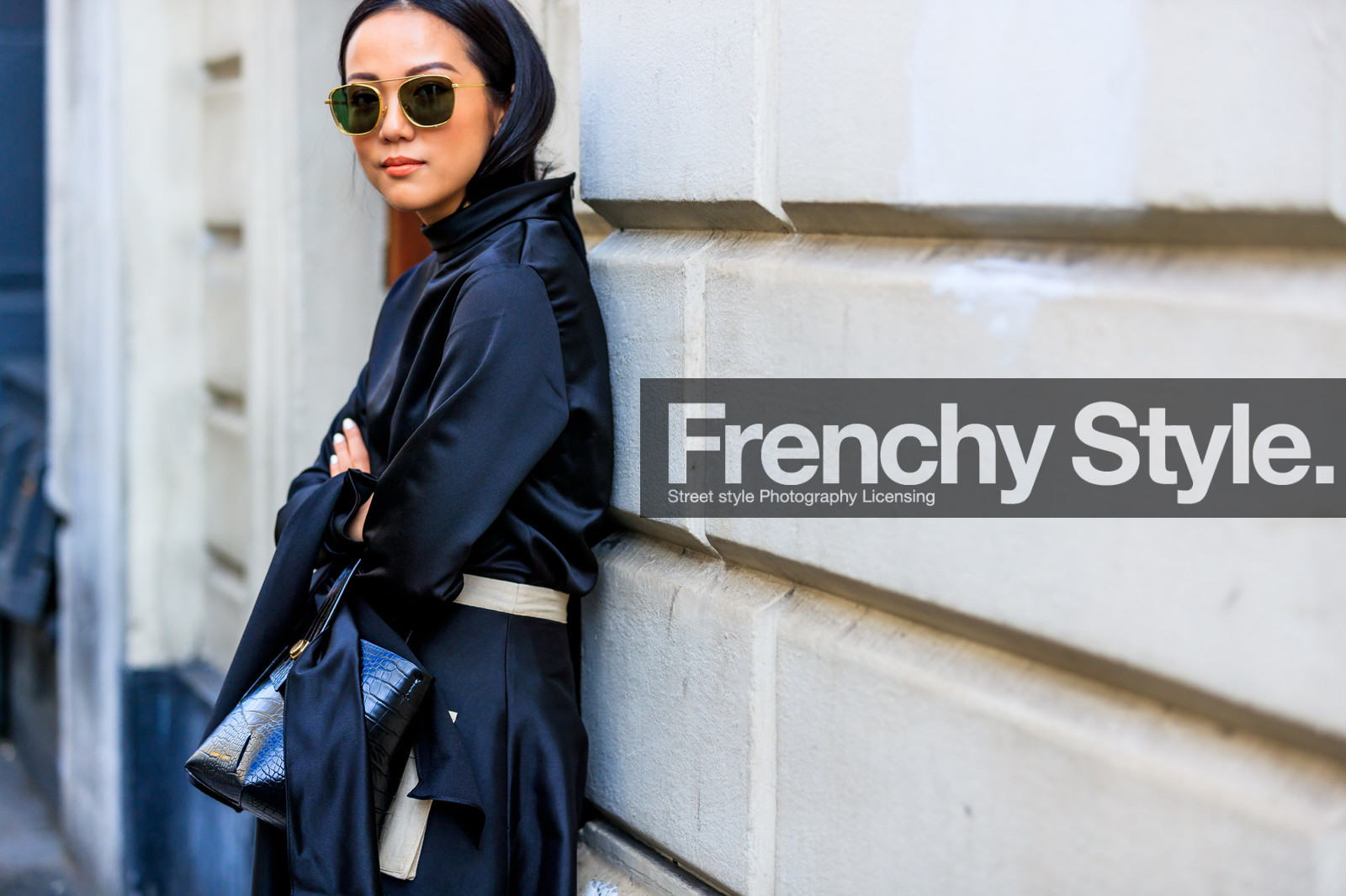 black bag, black shirt, black skirt, leather bag, sunglasses, tone on tone, total look black, yoyo cao, fashion week, frenchystyle, FW, jonathan paciullo, street style, LFW, LONDON, SPRING SUMMER 2019, SS 19, atmosphere details, horizontal, detail
