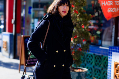 black coat, black scarf, tone on tone, total look black, street style, jonathan paciullo, FW, frenchystyle, fashion week, NYFW, NEW YORK, AUTUMN WINTER 2018-2019, AW 18-19, FALL WINTER 2018-2019, FW 18-19, atmosphere details, horizontal, detail