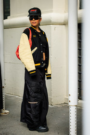 baseball jacket, dual toned jacket, black baseball jacket, black cap, high pony tail, black sunglasses, dior sunglasses, black pants, red handbag, leather handbag, creole earrings, baggy pants, cargo pants, black boots, black leather boots, printed cap, street style, jonathan paciullo, FW, frenchystyle, fashion week, NYFW, NEW YORK, AUTUMN WINTER 2022-2023, FALL WINTER 2022_2023, FW 22-23, vertical, full length