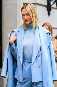 blue belt, blue coat, blue jacket, blue pants, blue top, karlie kloss, model, over the shoulder, tone on tone, total look blue, trousers, frenchystyle, jonathan paciullo, street style, NYFW, NEW YORK, AUTUMN WINTER 2019-2020, AW 19-20, FALL WINTER 2019-2020, FW 19-20, fashion week, FW, vertical, atmosphere details, detail