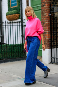 pink pullover, turtleneck pullover, blue jeans, denim, flare jeans, loose jeans, fashion week, frenchystyle, FW, jonathan paciullo, street style, vertical, full length
