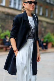 alexandra carl, black and white look, white skirt, silk skirt, mid long skirt, black legging, white t-shirt, embroidered t-shirt, used skirt, used t-shirt, black jacket, long jacket, multi straps sandals, white sandals, butterfly sunglasses, black sunglasses, hoop earrings, golden earrings, fashion week, frenchystyle, FW, jonathan paciullo, street style, vertical, detail, atmosphere details