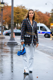 jen wonders, chanel bag, chanel jacket, chanel belt, blue leather bag, quilted bag, hand bag, round shape bag, mini bag, white leather pants, animal skin pants, brown jacket, checked jacket, tweed jacket, woolen jacket, embroidered jacket, golden belt, chain belt, chain strap bag, strassed make up, silvered eyeliner, make up, make up details, belted jacket, PARIS, PFW, SPRING SUMMER 2020, SS 20, fashion week, frenchystyle, FW, jonathan paciullo, street style, vertical, full length