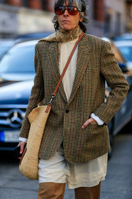 black sunglasses, aviator sunglasses, kaki jacket, checked jacket, white shirt, lace shirt, silk shirt, long shirt, crossbody bag, straw bag, big bag, loewe bag, camel leather bag, fashion week, frenchystyle, FW, jonathan paciullo, street style, MFW, MILAN, AUTUMN WINTER 2020-2021, FALL WINTER 2020-2021, FW 20-21, vertical, atmosphere details, detail