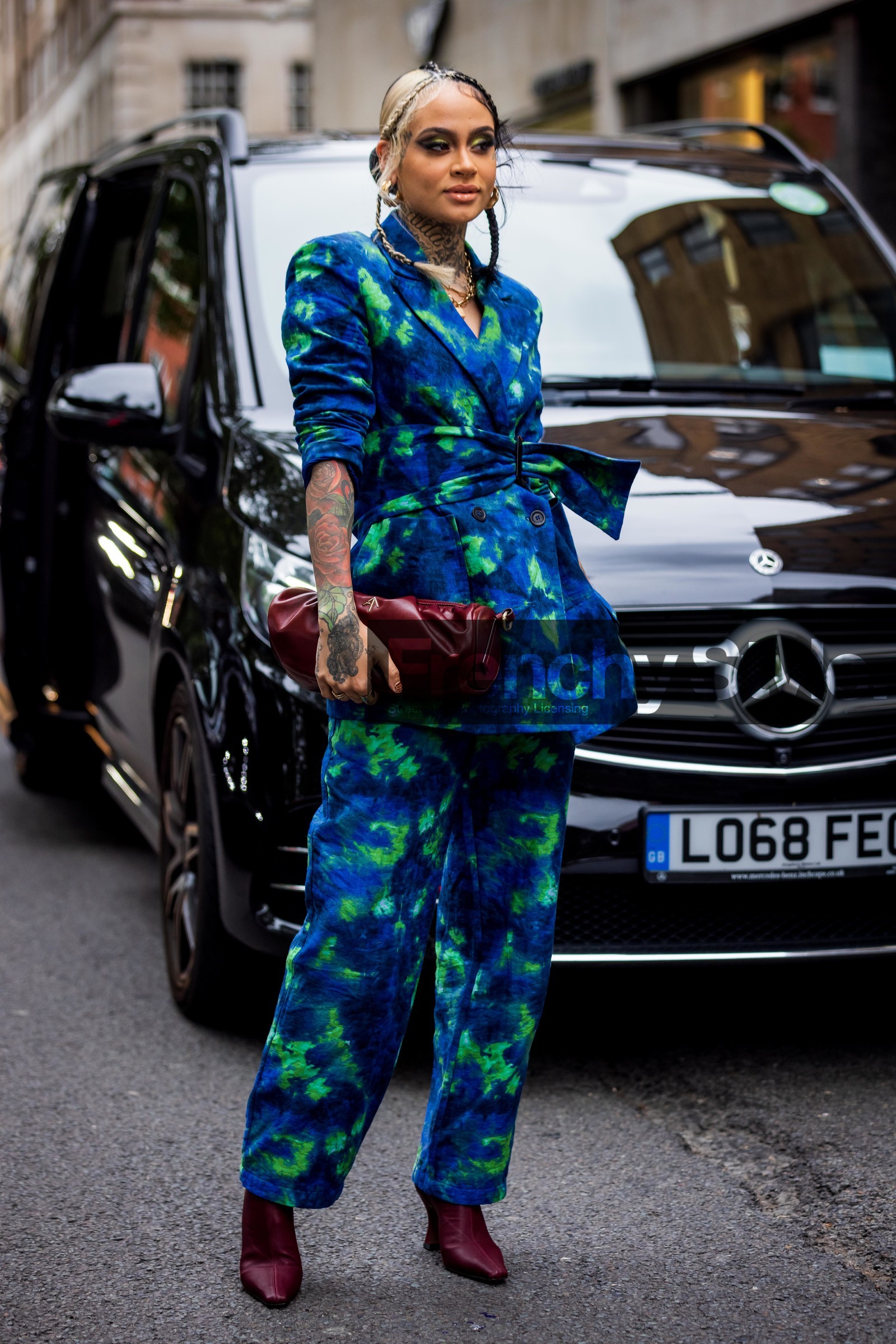 Kehlani, print, suit, boots, pouch, burgundy, blue, tie dye, fashion week, frenchystyle, FW, jonathan paciullo, street style, SS 22, SPRING SUMMER 2022, LFW, LONDON, vertical, full length