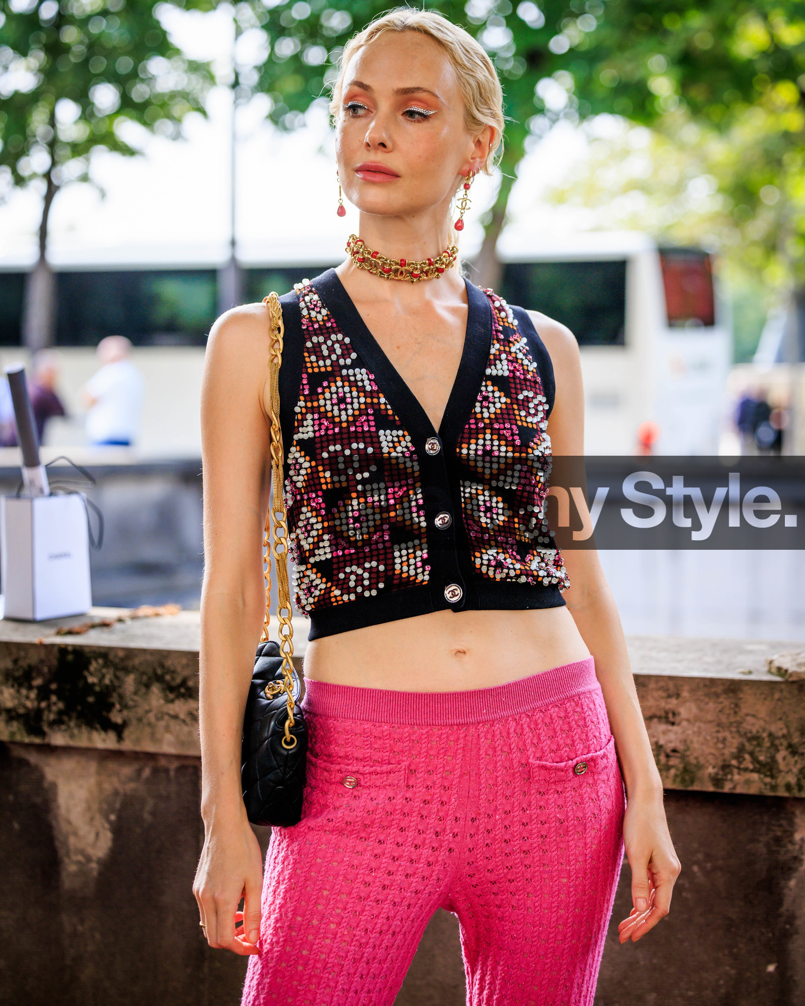 fashion week, frenchystyle, FW, jonathan paciullo, street style, PFW, PARIS, FW 23-24, FALL WINTER 2023-2024, AUTUMN WINTER 2023-2024, HAUTE COUTURE, vertical, atmosphere details, detail