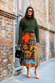 AUTUMN WINTER 2017-2018, AW 17-18, brown skirt, embroidered skirt, FALL WINTER 2017-2018, fashion week, fendi, floral, flower, frenchystyle, full length, fur skirt, FW, FW 17-18, giovanna battaglia, green sweater, high heels, jonathan paciullo, leather bag, leather shoes, MFW, MILAN, orange shoes, street style, sunglasses, vertical