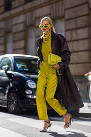 bag, black sandals, bottega veneta bag, brown coat, chain bag, coat, color, fluo yellow sunglasses, green bag, green pants, green turtleneck, leather coat, Leonie Hanne, sandals, sunglasses, turtleneck, street style, jonathan paciullo, FW, frenchystyle, fashion week, PFW, PARIS, SPRING SUMMER 2022, SS 22, vertical, full length