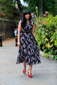 daisy lowe, floral printed dress, pleated dress, long dress, black dress, belted dress, sleeveless dress, red shoes, red shoes, red sandals, platform sandals, ruffle dress, fashion week, frenchystyle, FW, jonathan paciullo, street style, vertical, full length