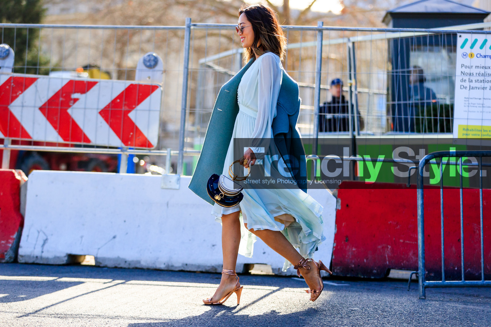 aimee song, atmosphere details, AUTUMN WINTER 2017-2018, AW 17-18, black and white bag, blue dress, chloe, FALL WINTER 2017-2018, fashion week, frenchystyle, full length, FW, FW 17-18, golden details, high heels, horizontal, jonathan paciullo, leather bag, leather shoes, PARIS, PFW, pink shoes, street style, sunglasses