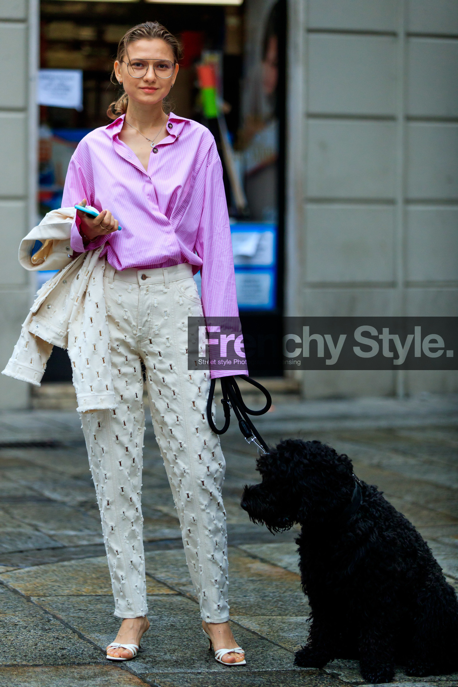 denim, denim jacket, white jeans, openwork jacket, openwork jeans, suits, pink shirt, striped shirt, aviator glasses, metalic frame glasses, white leather sandals, kitten heels sandals, multi straps sandals, dog, street style, jonathan paciullo, FW, frenchystyle, fashion week, MFW, MILAN, SPRING SUMMER 2021, SS 21, vertical, full length