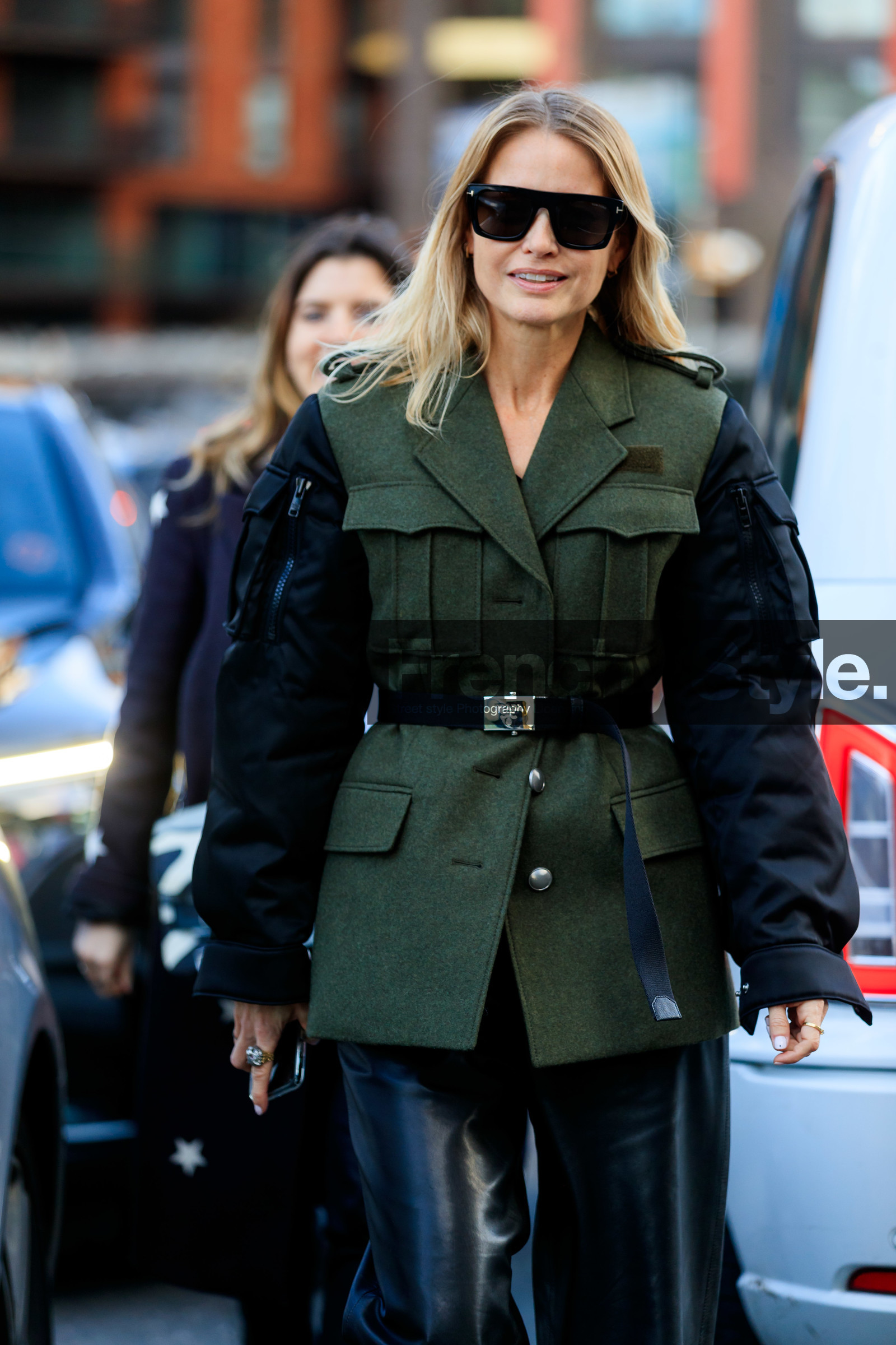 holli rogers, black jacket, black belt, black leather pants, black sunglasses, big sunglasses, square shape glasses, tom ford sunglasses, belted jacket, kaki jacket, bicolor jacket, prada belt, military jacket, black bombers, multi pocket jacket, fashion week, frenchystyle, FW, jonathan paciullo, street style, LFW, LONDON, AUTUMN WINTER 2020-2021, FALL WINTER 2020-2021, FW 20-21, vertical, atmosphere details, detail