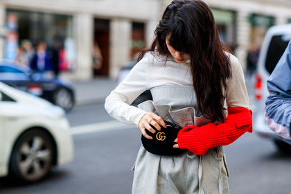 atmosphere details, beige turtleneck, black bag, detail, fanny pack, fashion week, frenchystyle, FW, grey jumpsuit, gucci, horizontal, jonathan paciullo, leather bag, LFW, LONDON, ruffles, SPRING SUMMER 2018, SS 18, street style, trousers, velvet