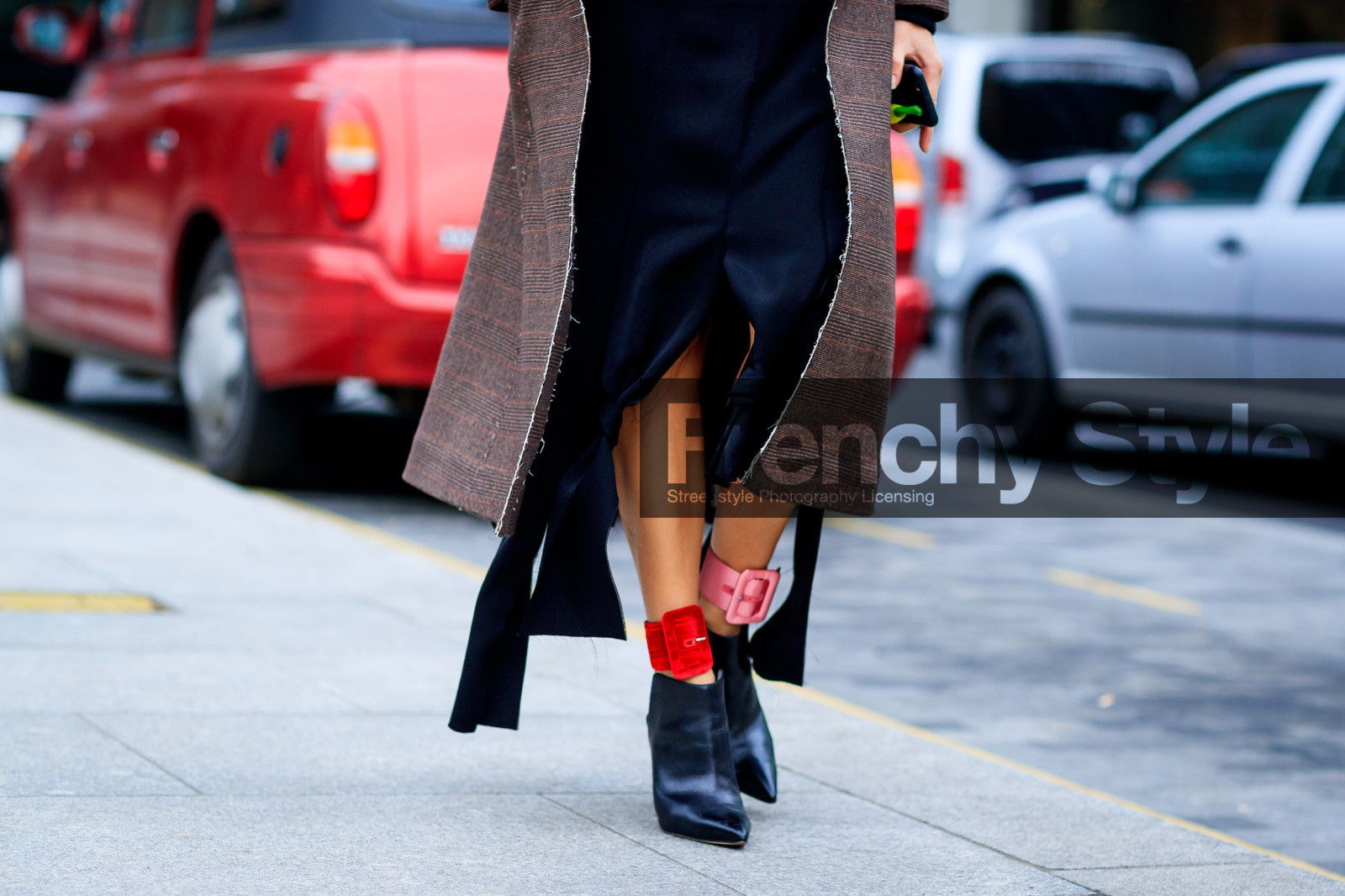 atmosphere details, AUTUMN WINTER 2017-2018, AW 17-18, black boots, black dress, black shoes, brown coat, detail, FALL WINTER 2017-2018, fashion week, frenchystyle, FW, FW 17-18, high heels, horizontal, jonathan paciullo, leather shoes, LFW, LONDON, street style