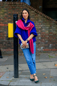 eva chen, blue pullover, pink pullover, zipped pullover, blue jeans, denim, strassed pin, iwatch, cartier clou bracelet, cartier bracelet, checked shoes, green shoes, strassed shoes, fashion week, frenchystyle, FW, jonathan paciullo, street style, vertical, full length
