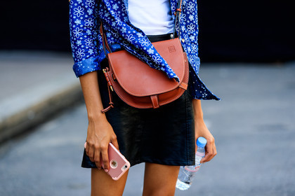 black skirt, blue shirt, brown bag, graphic shirt, iphone, leather bag, leather skirt, loewe, printed shirt, fashion week, frenchystyle, FW, jonathan paciullo, street style, PFW, PARIS, atmosphere details, horizontal, detail, model, AUTUMN WINTER 2018-2019, FALL WINTER 2018-2019, FW 18-19