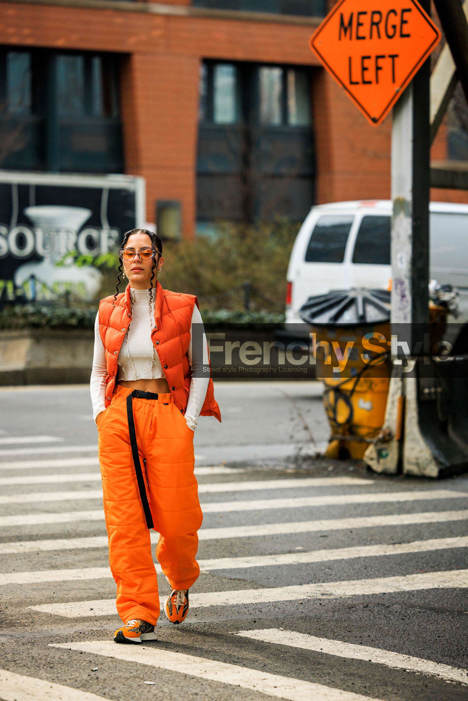 orange look, sleeveless vest, orange puffed vest, curls, 90s look, details, white cropped top, puffed pants, orange pants, orange sneakers, chunky sneakers, orange sunglasses, street style, jonathan paciullo, FW, frenchystyle, fashion week, NYFW, NEW YORK, AUTUMN WINTER 2022-2023, FALL WINTER 2022_2023, FW 22-23, vertical, full length