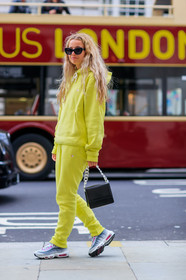 black bag, fashion week, frenchystyle, full length, FW, grey sneakers, hoodie, jonathan paciullo, leather bag, leather shoes, LFW, LONDON, nike, SPRING SUMMER 2018, SS 18, street style, sweatpants, trousers, vertical, vêtements, yellow pants, yellow sweater