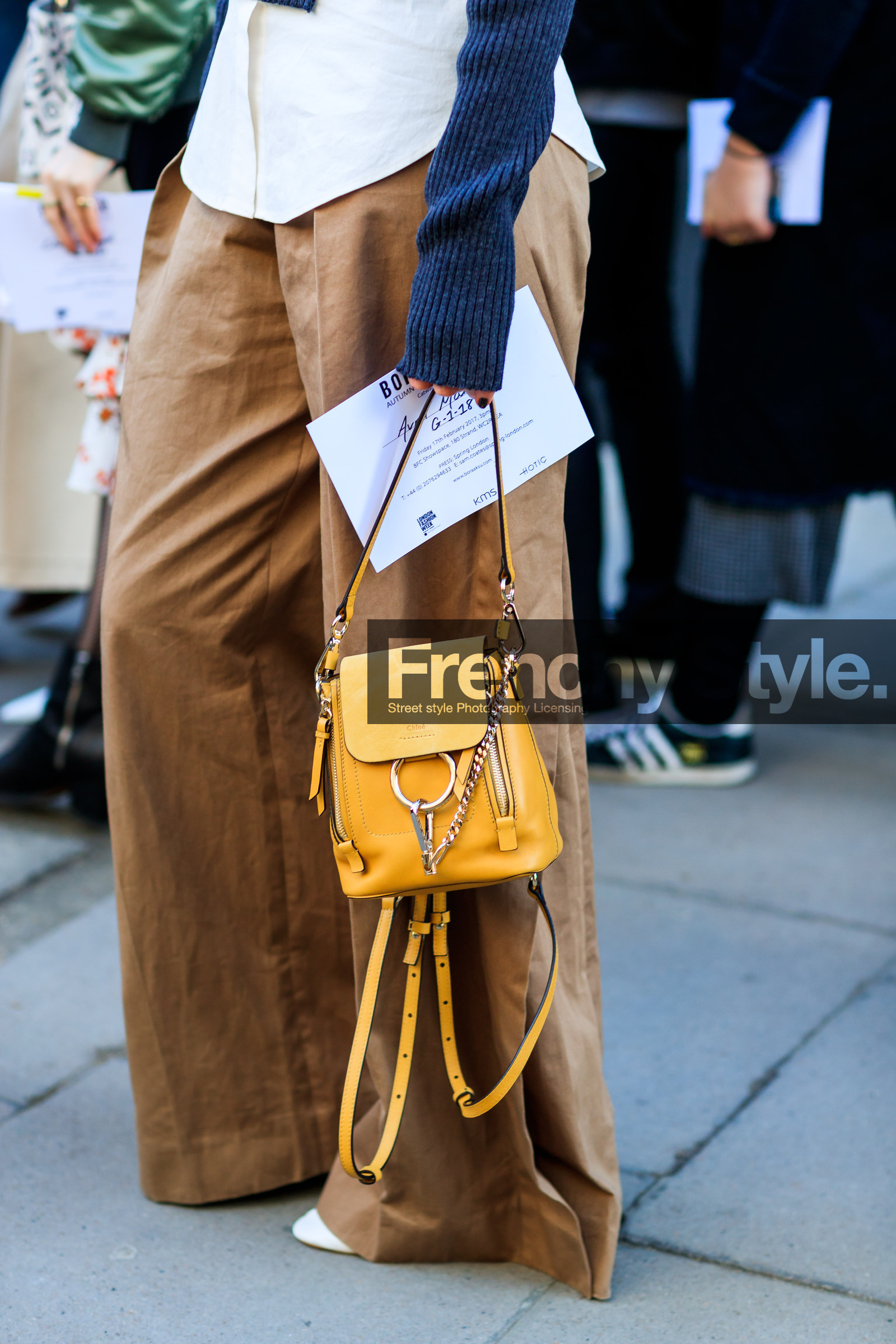AUTUMN WINTER 2017-2018, AW 17-18, beige pants, chloe, detail, FALL WINTER 2017-2018, fashion week, florrie thomas, frenchystyle, FW, FW 17-18, jonathan paciullo, leather backpack, leather bag, LFW, LONDON, navy sweater, street style, trousers, vertical, white shirt, wide pants, yellow bag