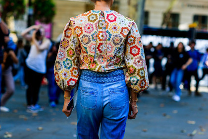 blue denim, denim pants, floral, flowers, graphic shirt, jeans, multicolor shirt, printed shirt, trousers, fashion week, frenchystyle, FW, jonathan paciullo, street style, LFW, LONDON, SPRING SUMMER 2019, SS 19, atmosphere details, horizontal, detail