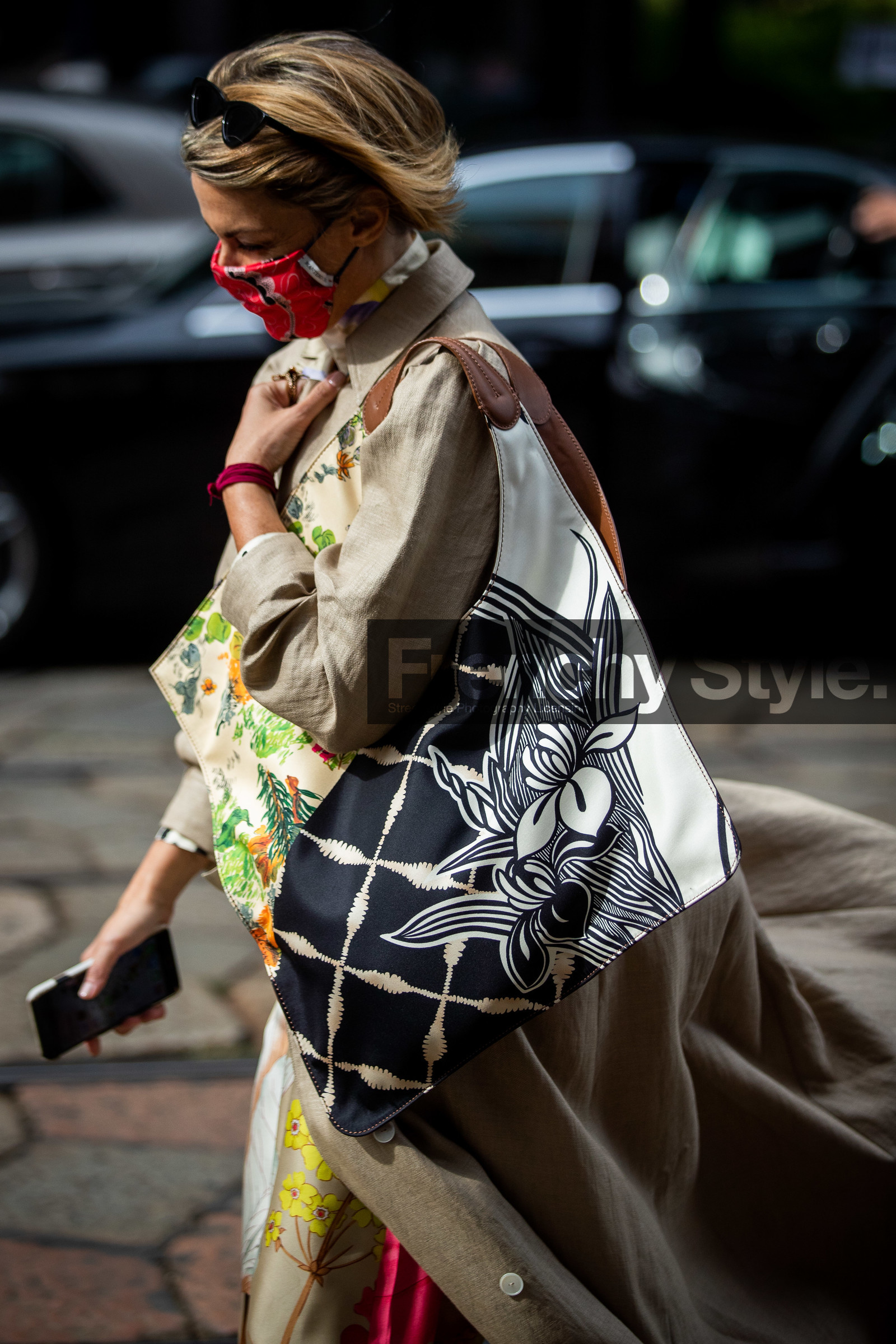 bag detail, close up detail, silk bag, shopping bag, camel leather bag, shoulder bag, white bag, printed bag, floral printed bag, patchwork bag, checked bag, multicolor bag, covid face mask, street style, jonathan paciullo, FW, frenchystyle, fashion week, MFW, MILAN, SPRING SUMMER 2021, SS 21, vertical, detail