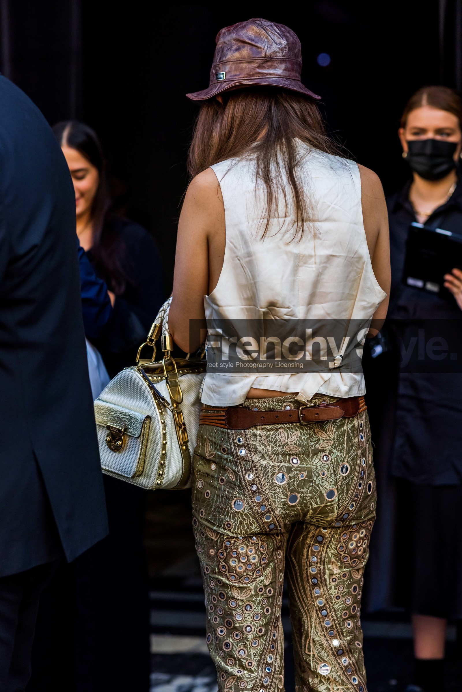 sleeveless vest, print, pants, trousers, belt, handbag, bucket hat, fashion week, frenchystyle, FW, jonathan paciullo, street style, SPRING SUMMER 2022, SS 22, LFW, LONDON, vertical, atmosphere details, detail
