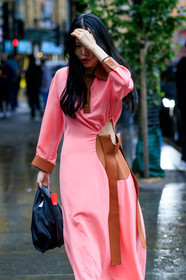 pink dress, camel leather dress, polo collar dress, openwork dress, long sleeves dress, silk dress, long dress, shopping bag, black leather bag, hand bag, fashion week, frenchystyle, FW, jonathan paciullo, street style, vertical, detail, atmosphere details